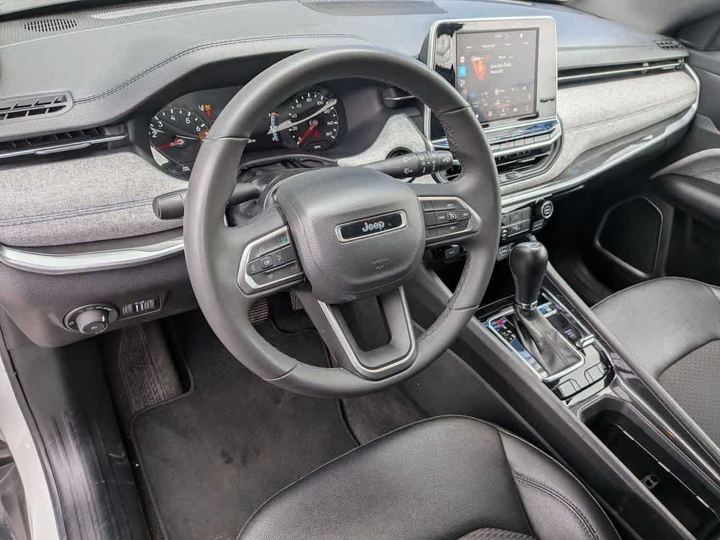 Certified 2025 Jeep Compass Latitude AWD/4WD image 14