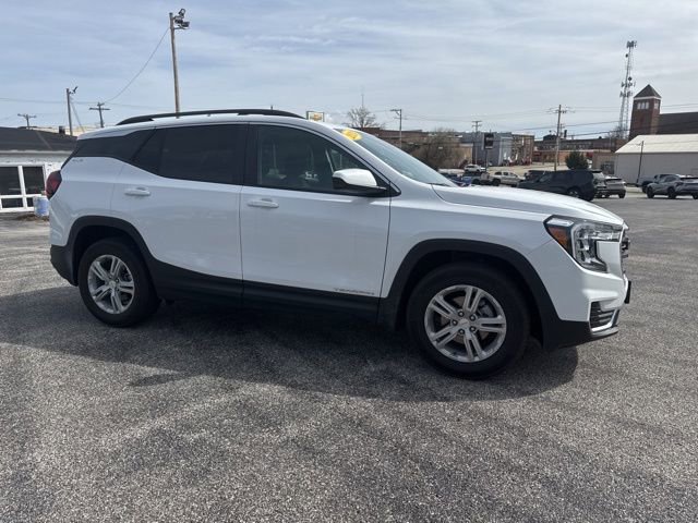 Used 2024 GMC Terrain SLE w/ Driver Convenience Package image 4