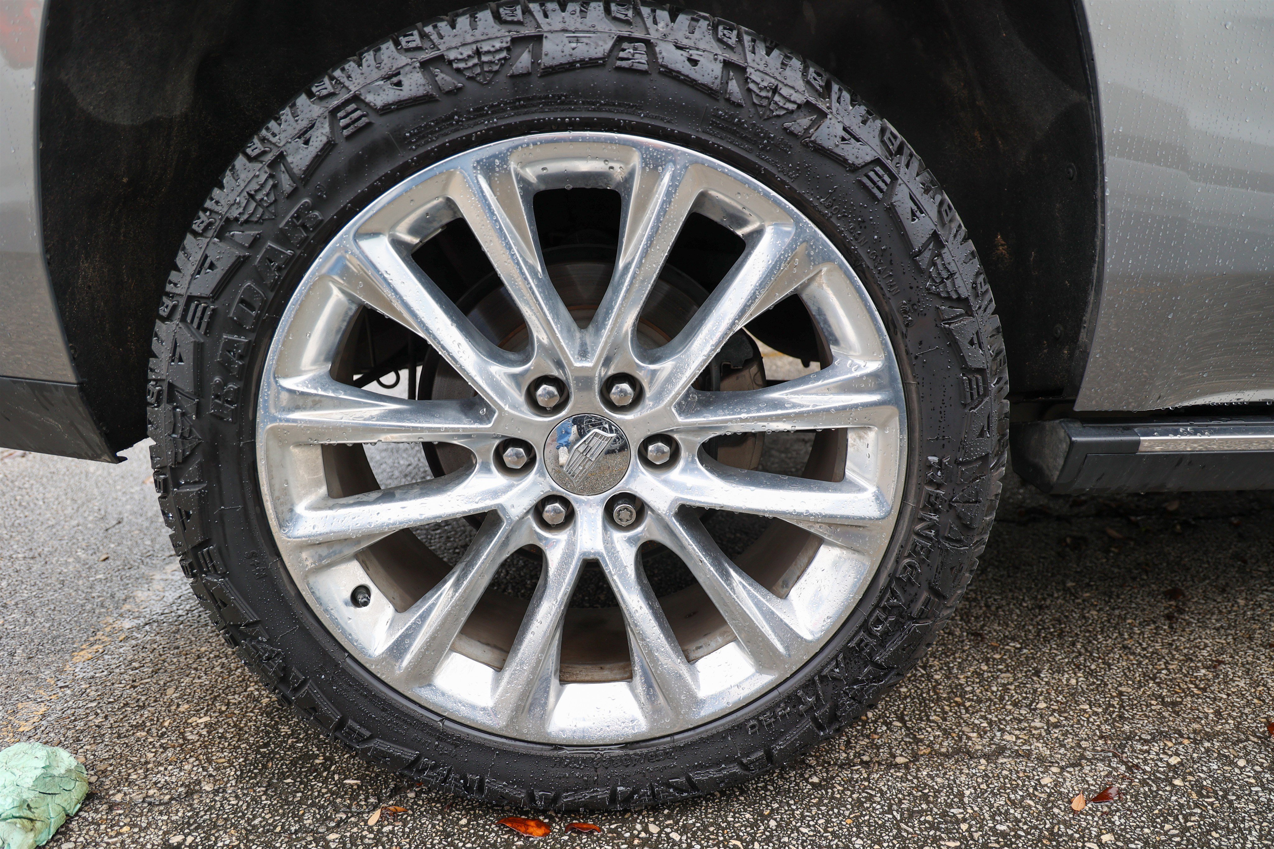 Used 2019 Cadillac Escalade Premium Luxury AWD/4WD image 12