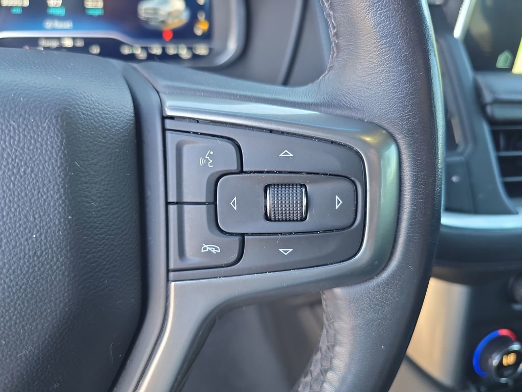 Used 2022 Chevrolet Suburban LT w/ Luxury Package RWD image 25