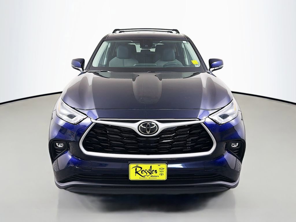Used 2023 Toyota Highlander LE image 2