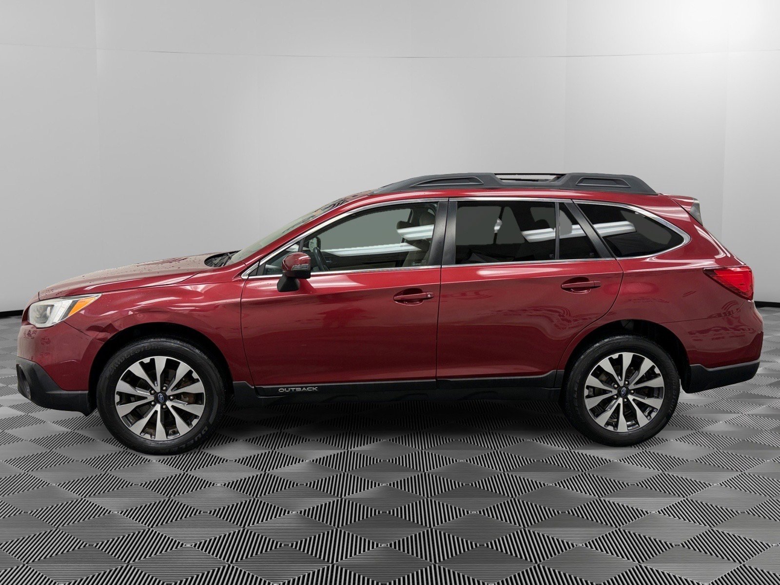 Used 2017 Subaru Outback 2.5i Limited image 2