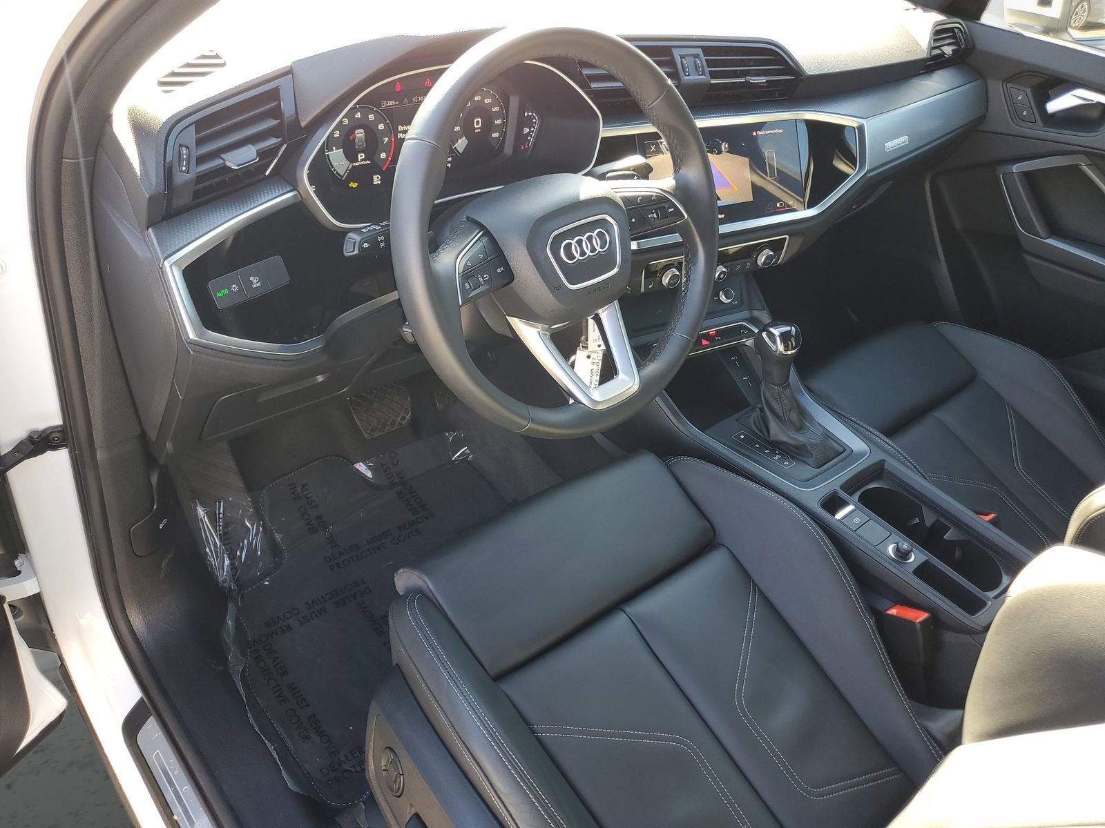 Used 2025 Audi Q3 2.0T Premium w/ Black Optic Sport Package image 17