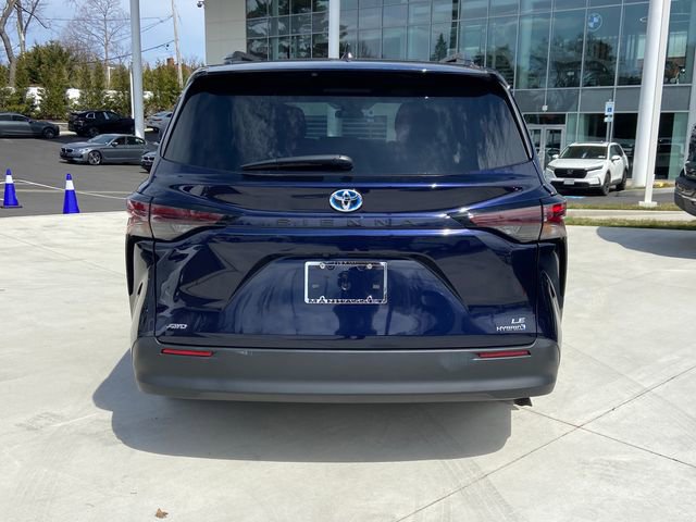 Used 2024 Toyota Sienna LE image 6