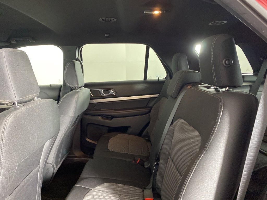 Used 2018 Ford Explorer XLT image 16