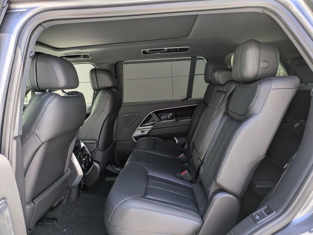 New 2025 Land Rover Range Rover Long Wheelbase SE AWD/4WD image 14