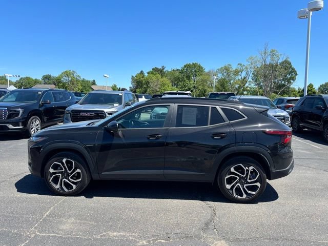 Used 2024 Chevrolet Trax RS w/ Sunroof Package FWD image 9