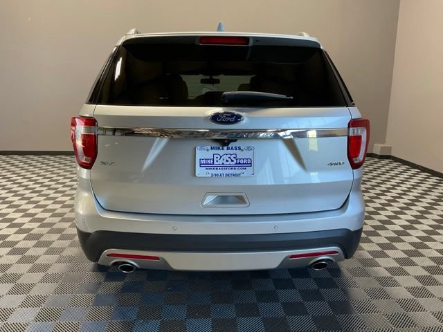 Used 2017 Ford Explorer XLT w/ Equipment Group 202A AWD/4WD image 10