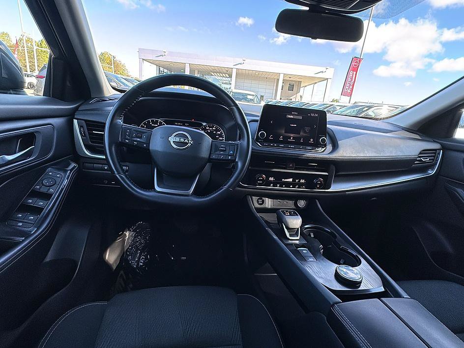 Certified 2025 Nissan Rogue SV AWD/4WD image 29