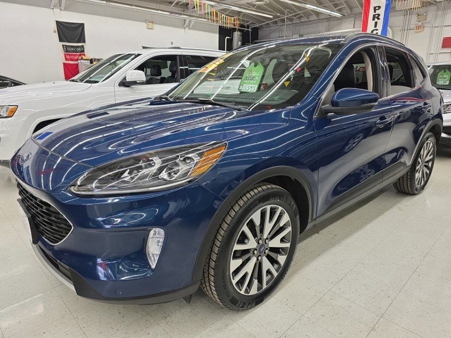 Used 2020 Ford Escape Titanium image 3