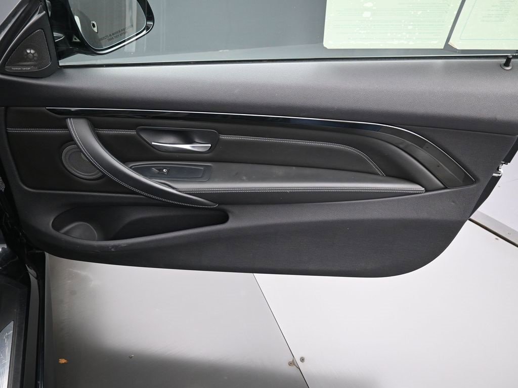 Used 2015 BMW M4 Convertible image 36