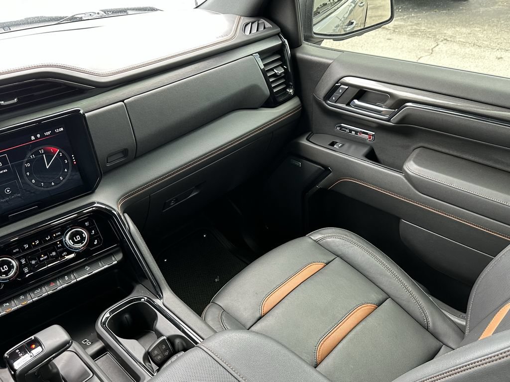 Used 2024 GMC Sierra 1500 AT4 w/ Technology Package AWD/4WD image 15