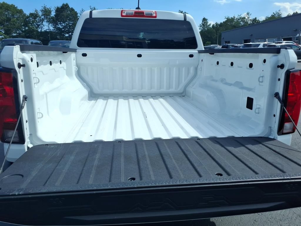 Certified 2024 Chevrolet Colorado W/T RWD image 10