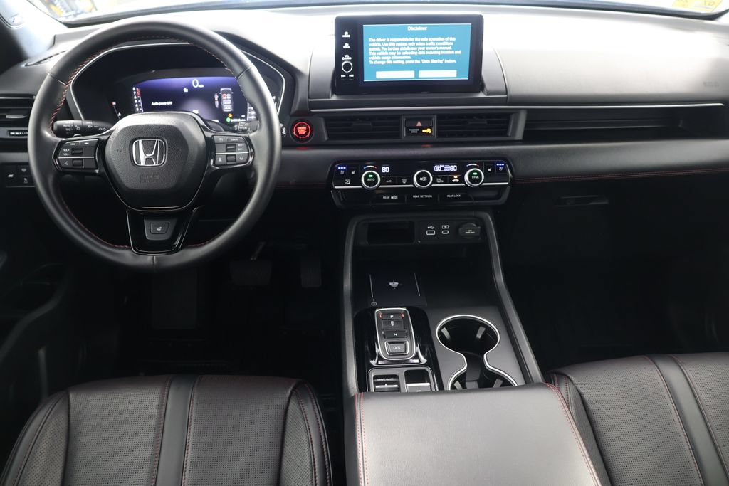 Used 2025 Honda Pilot Black Edition image 2