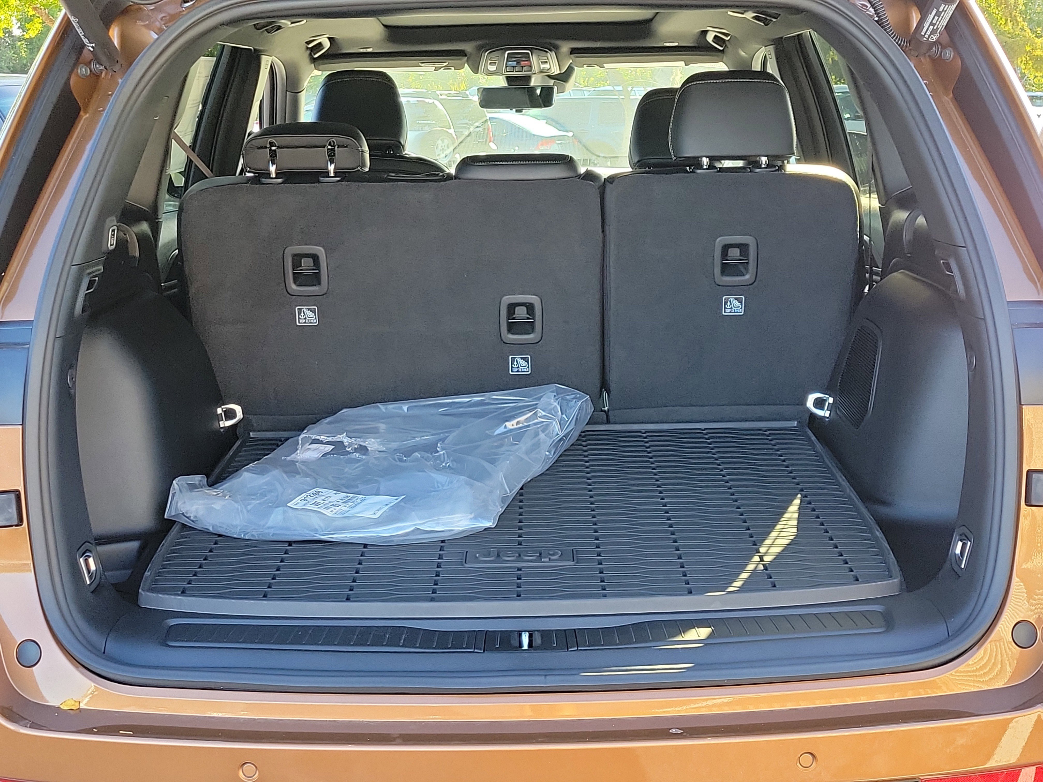 New 2026 Jeep Grand Cherokee Limited w/ Luxury Tech Group II RWD image 10