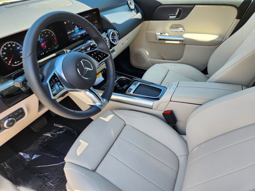 Used 2025 Mercedes-Benz GLA 250 4MATIC image 11