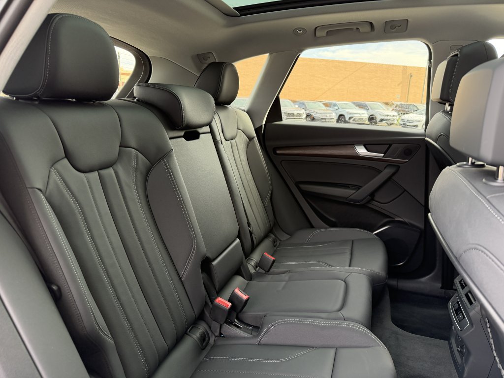 Used 2024 Audi Q5 e Premium w/ Convenience Package AWD/4WD image 40