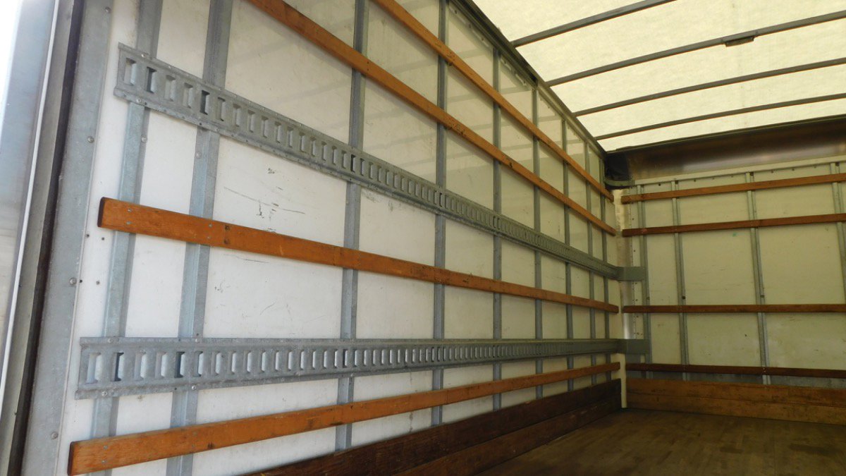 Used 2020 Isuzu NPR image 39