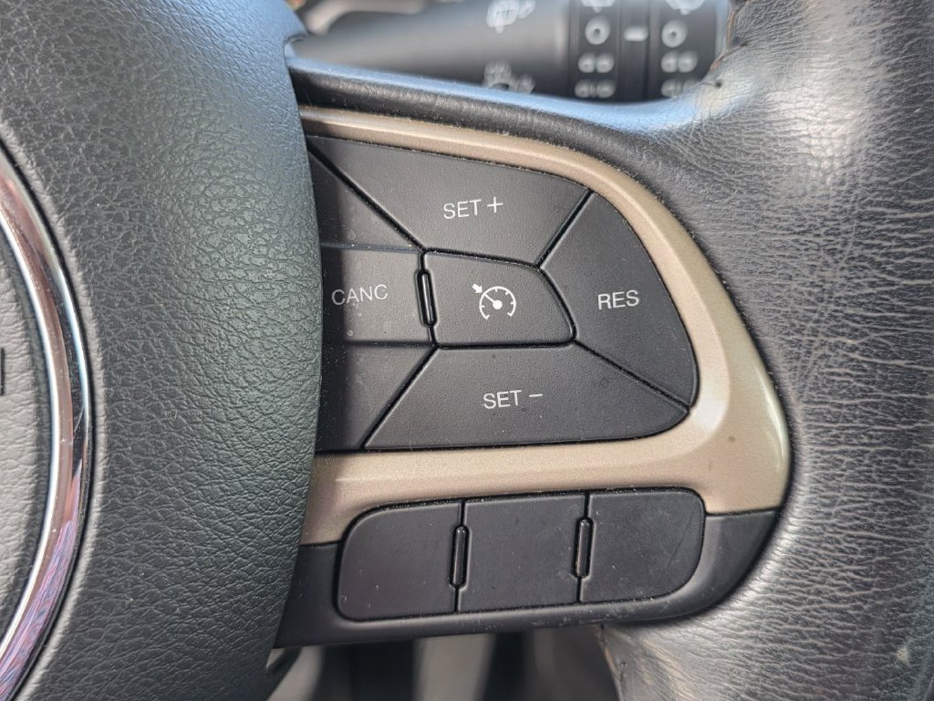 Used 2017 Jeep Renegade Latitude FWD image 20
