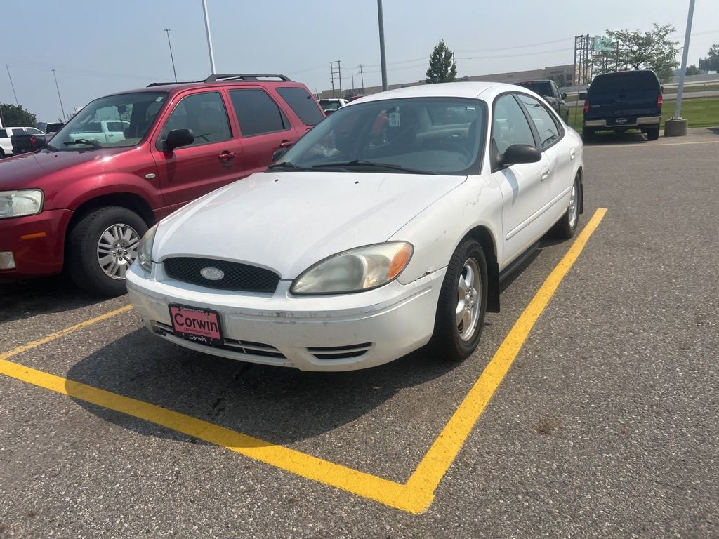 Used 2005 Ford Taurus SE image 2