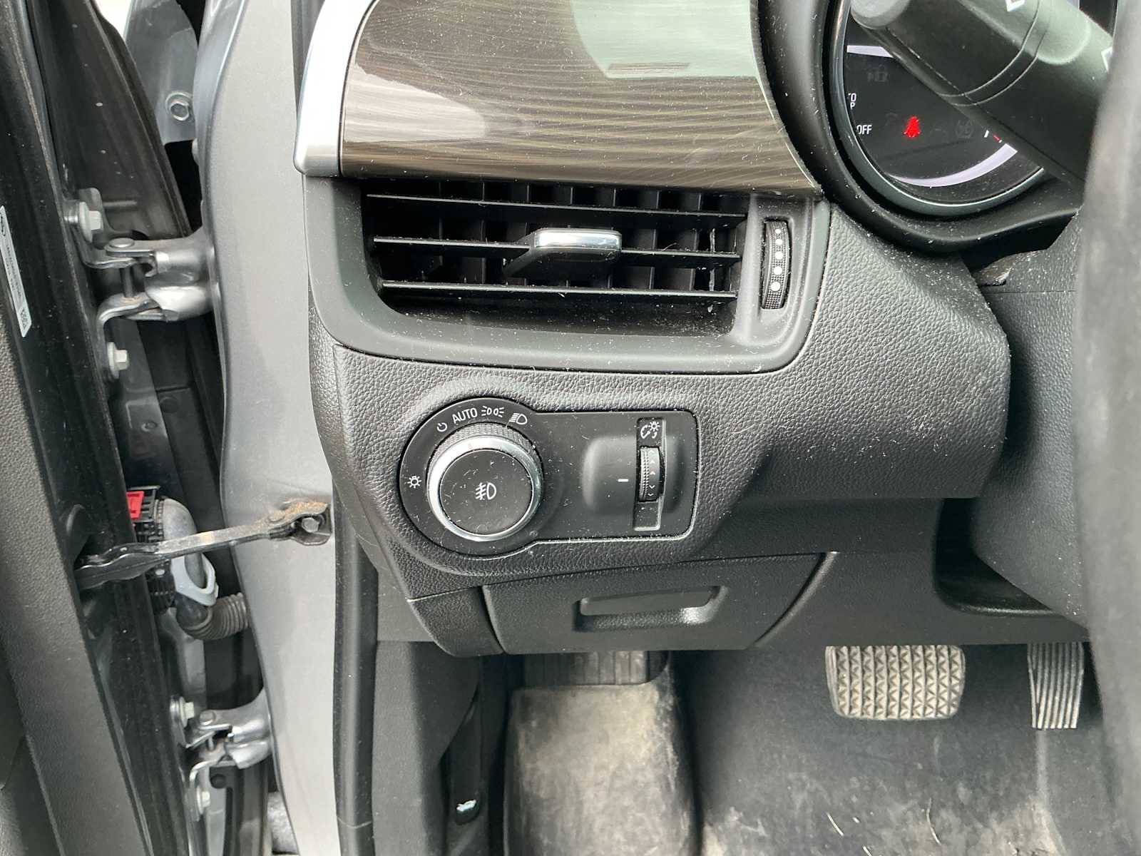 Used 2020 Buick Envision Essence w/ Experience Buick Package FWD image 15