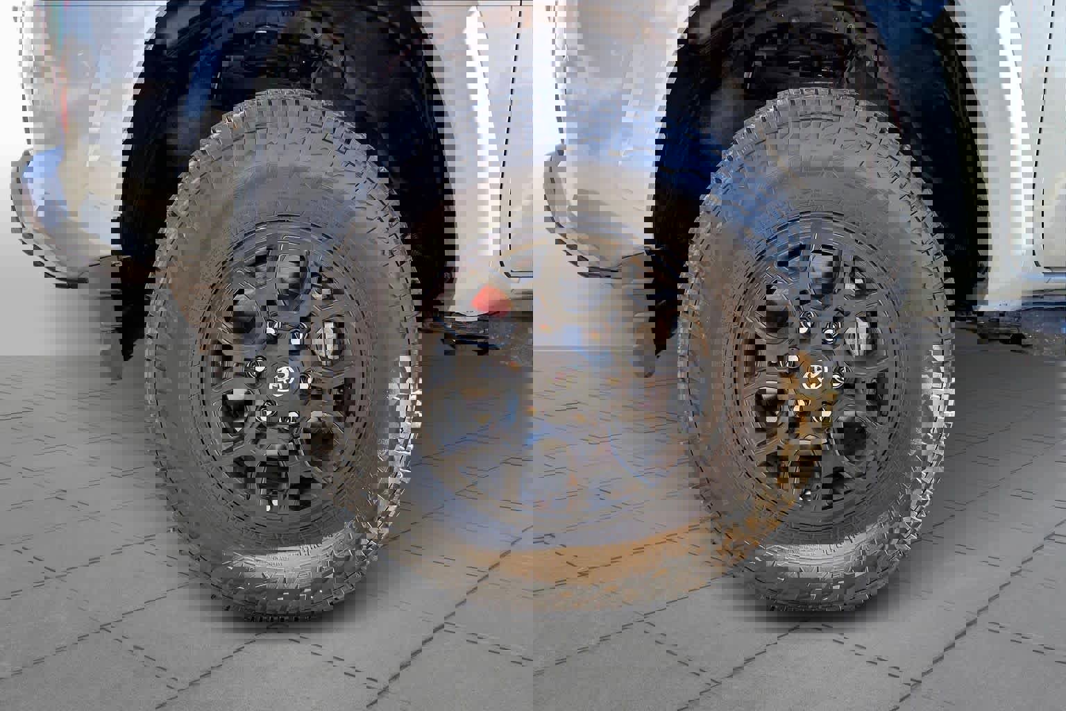 Used 2021 Toyota Tacoma SR5 w/ Technology Package AWD/4WD image 11