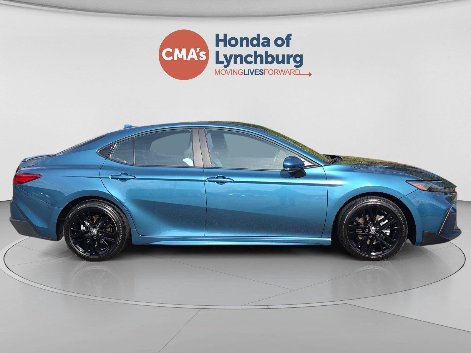Used 2025 Toyota Camry SE w/ Multimedia Upgrade Package FWD image 6