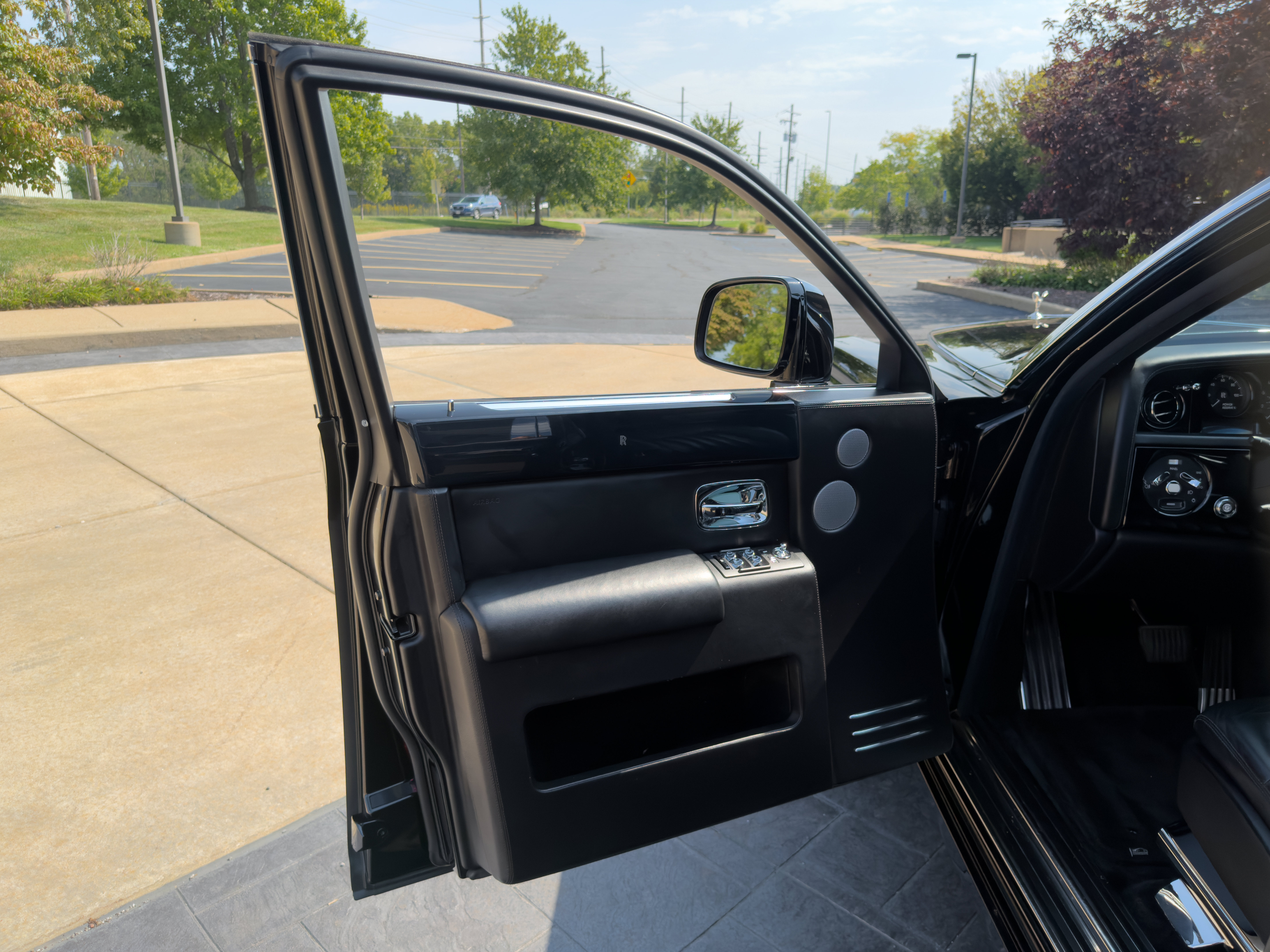 Used 2010 Rolls-Royce Phantom Sedan RWD image 14