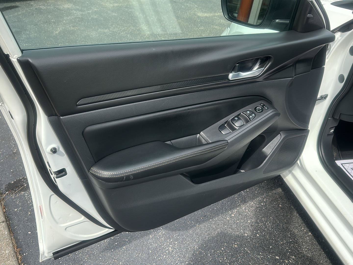 Used 2025 Nissan Altima 2.5 SV FWD image 19