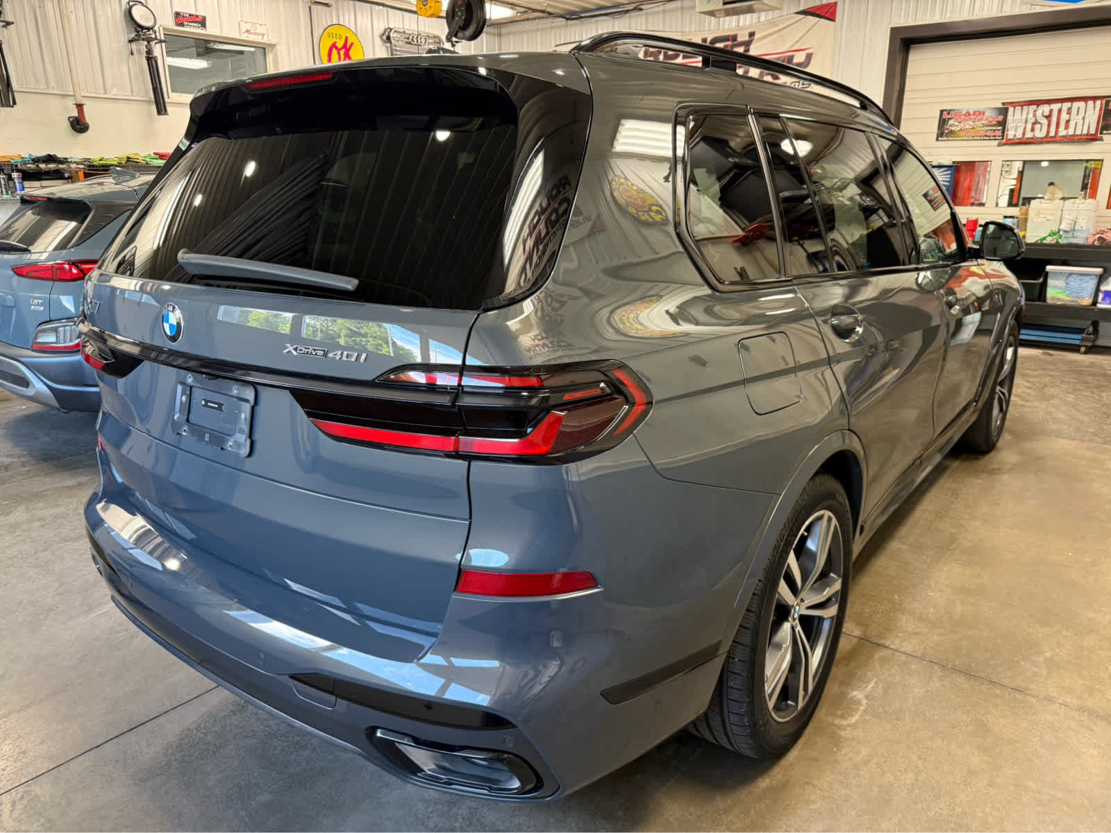 Used 2024 BMW X7 xDrive40i w/ M Sport Package AWD/4WD image 6