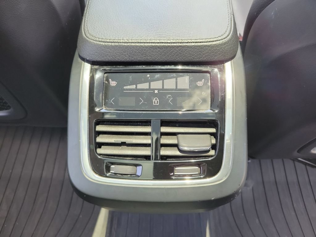 Used 2020 Volvo XC90 T6 Momentum AWD/4WD image 19