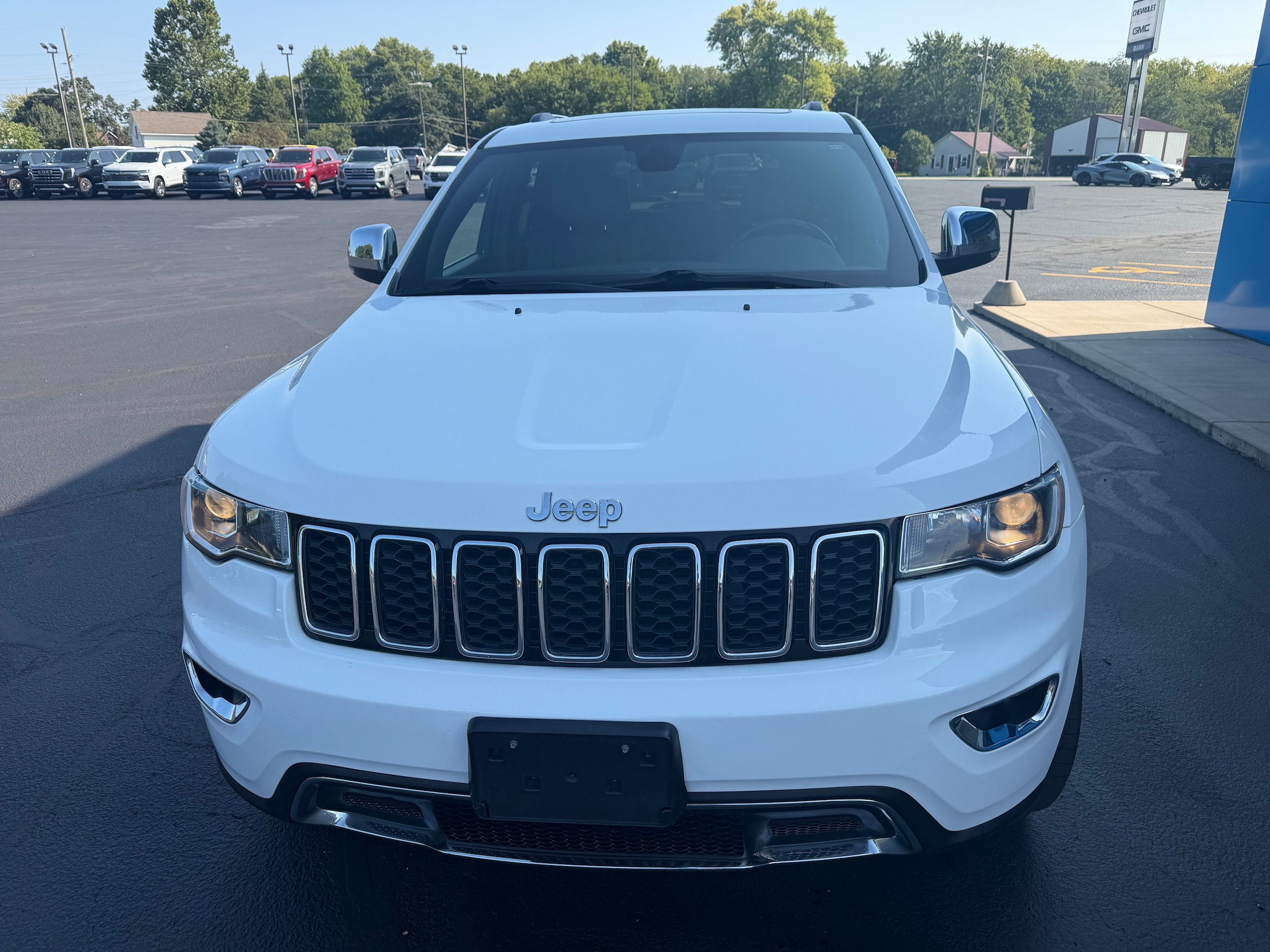 Used 2022 Jeep Grand Cherokee Limited AWD/4WD image 12
