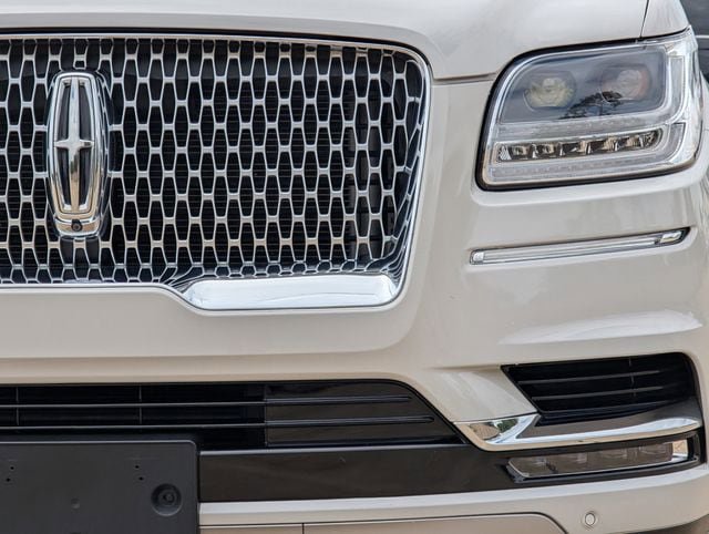 Used 2021 Lincoln Navigator Reserve w/ Luxury Package RWD image 9