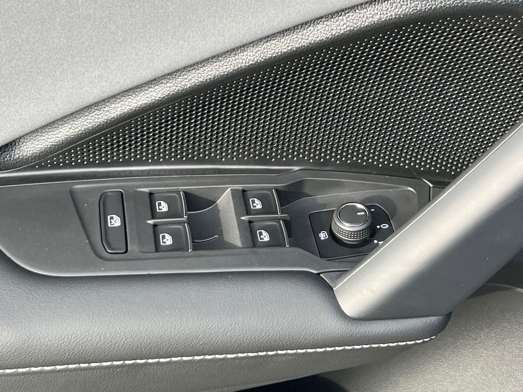 New 2026 Volkswagen Tiguan SE R-Line AWD/4WD image 17