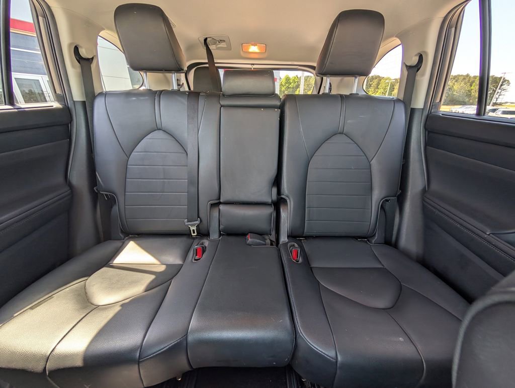 Used 2020 Toyota Highlander XLE image 24
