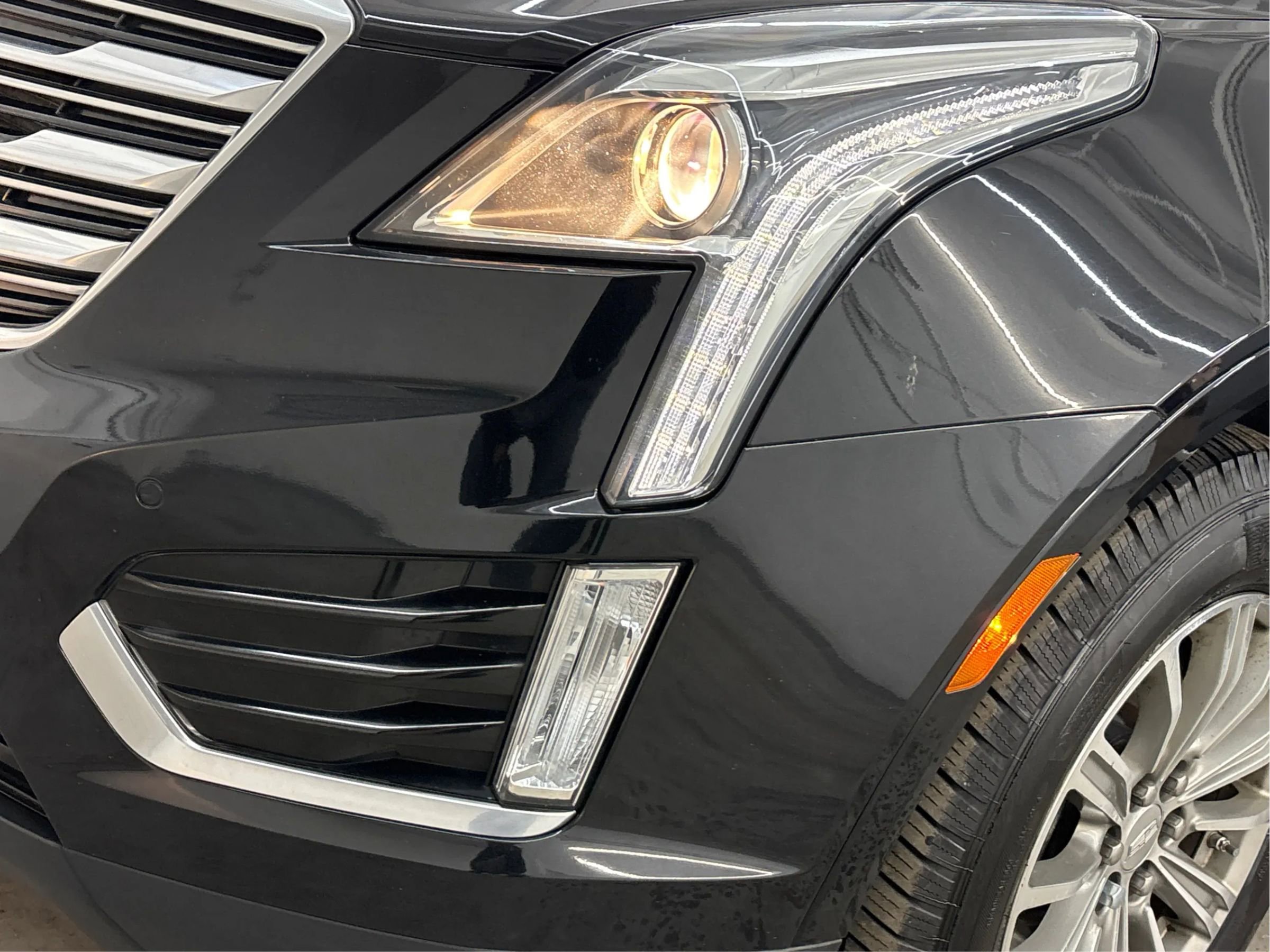 Used 2018 Cadillac XT5 Luxury w/ Driver Awareness Package image 34