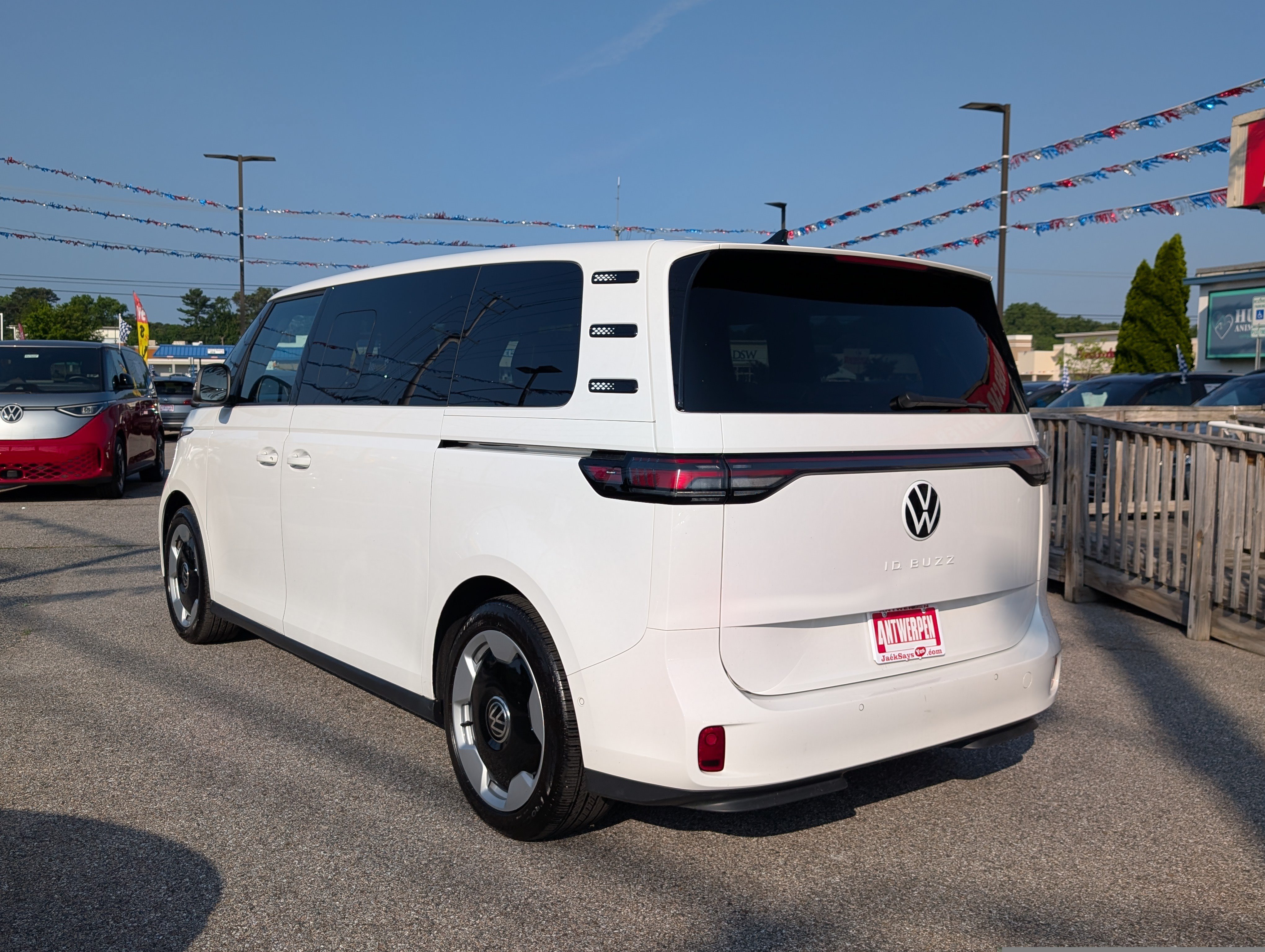 Used 2025 Volkswagen ID. Buzz Pro S Plus RWD image 5
