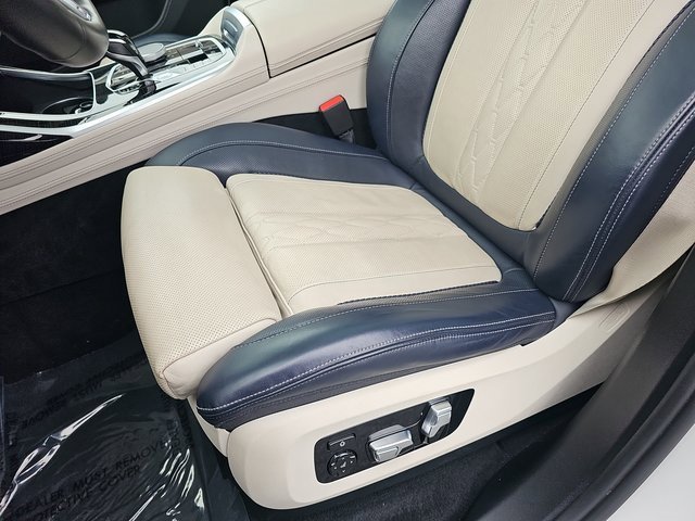 Used 2021 BMW X7 M50i w/ Dynamic Handling Package image 29