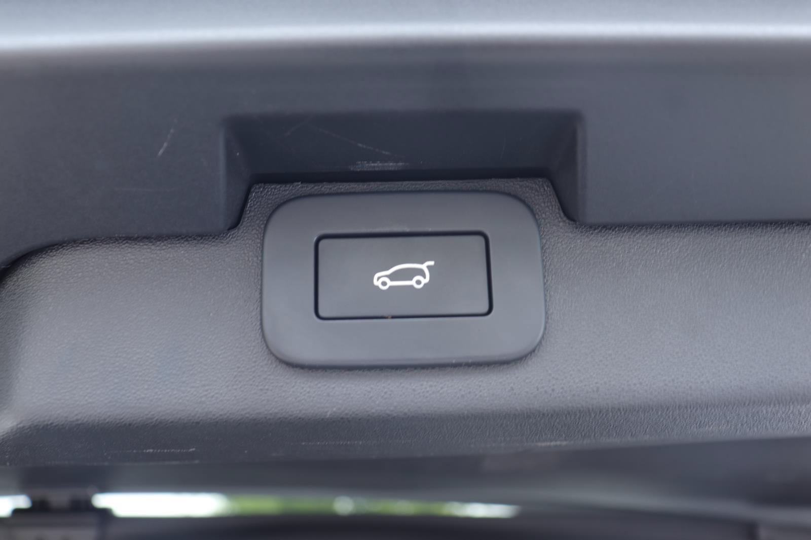 Used 2024 Land Rover Discovery S AWD/4WD image 18