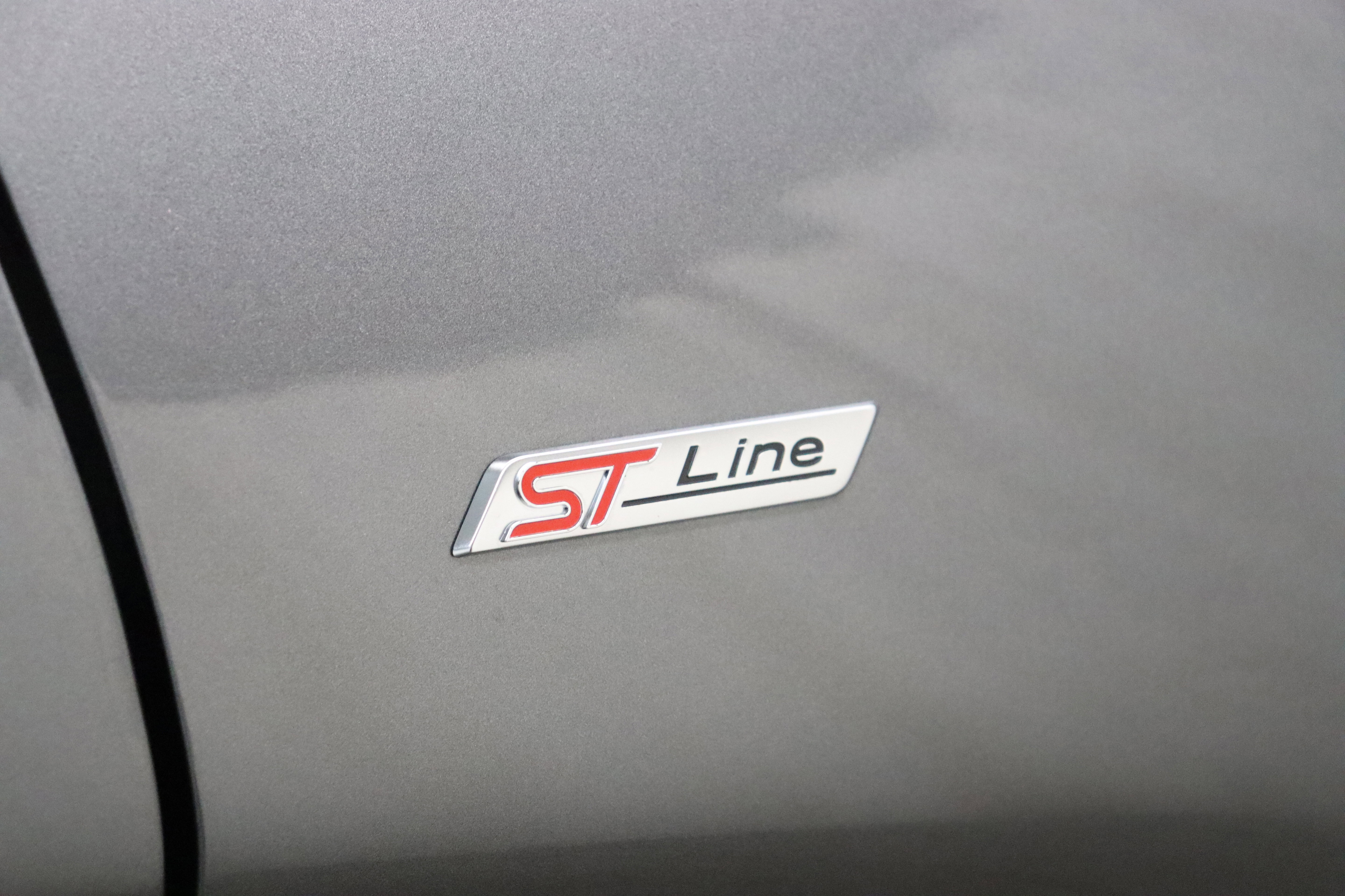 Used 2025 Ford Explorer ST-Line w/ ST-Line Street Pack image 11