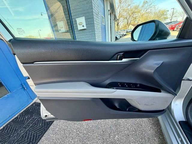 Used 2020 Toyota Camry LE FWD image 22