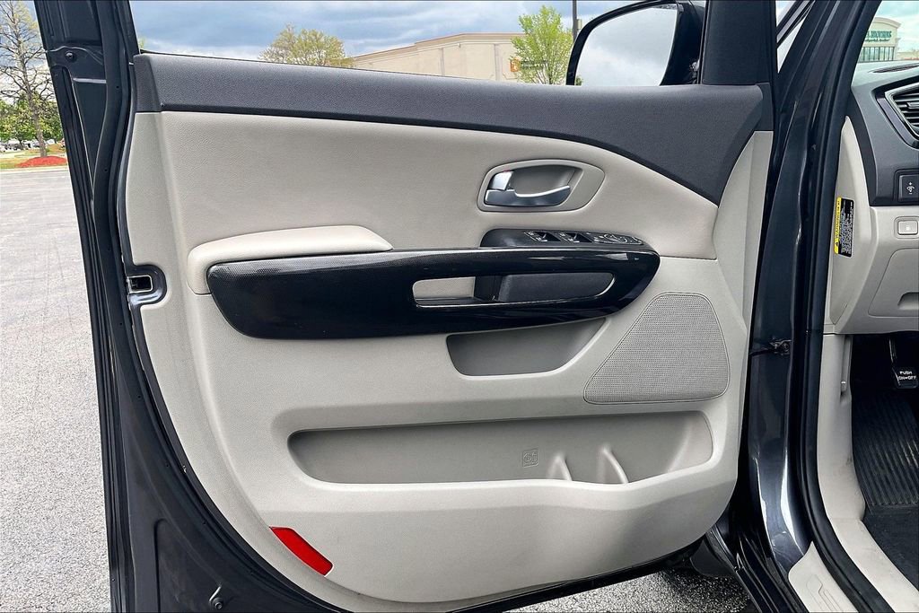 Used 2015 Kia Sedona EX FWD image 26