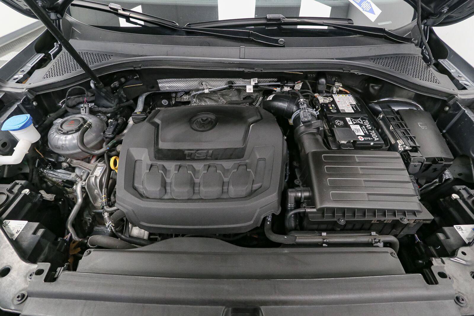 Certified 2024 Volkswagen Tiguan SE R-Line FWD image 17