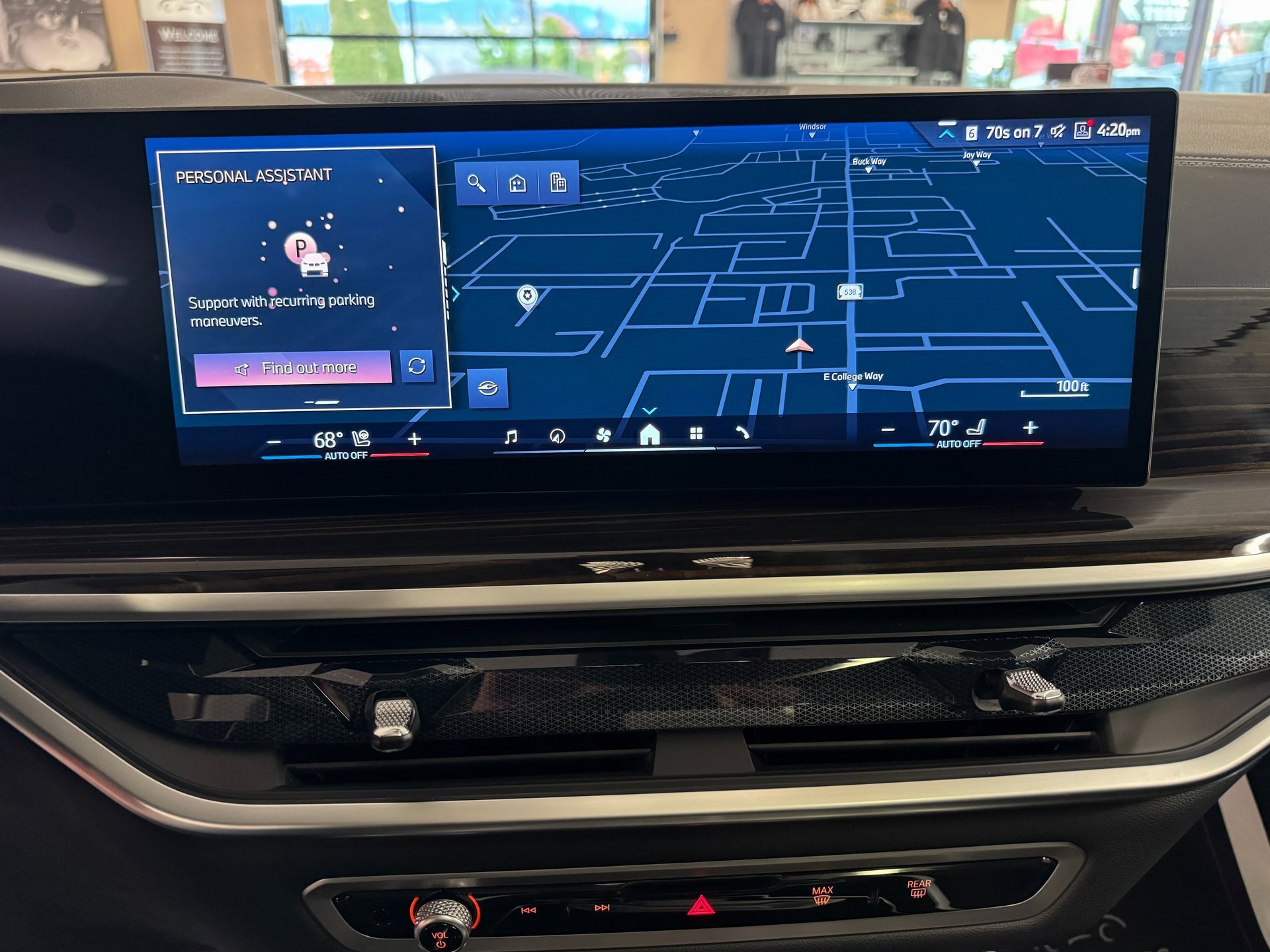 Used 2025 BMW X7 xDrive40i w/ Premium Package image 32