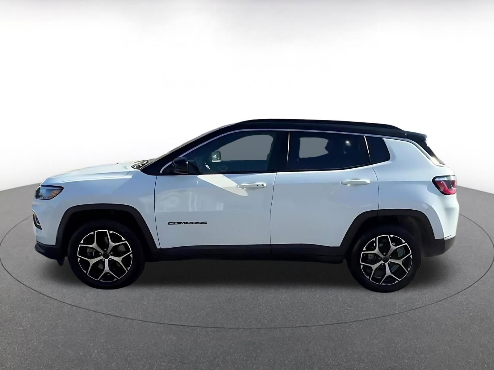 Used 2025 Jeep Compass Limited image 9