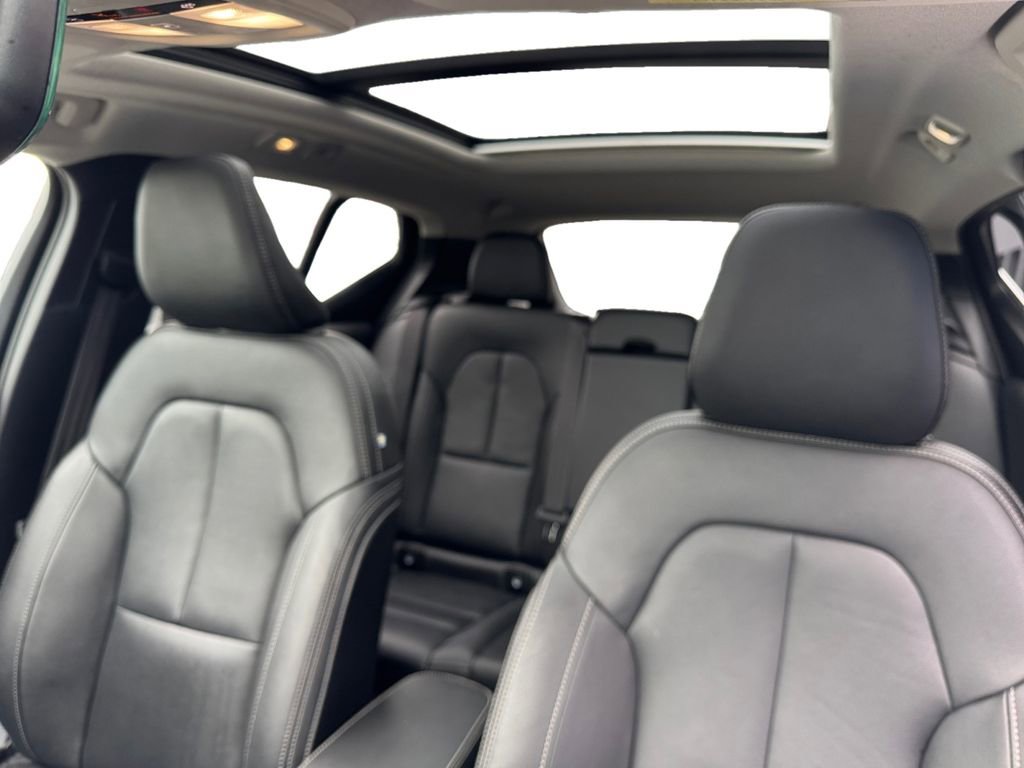 Used 2025 Volvo XC40 B5 Core AWD/4WD image 23