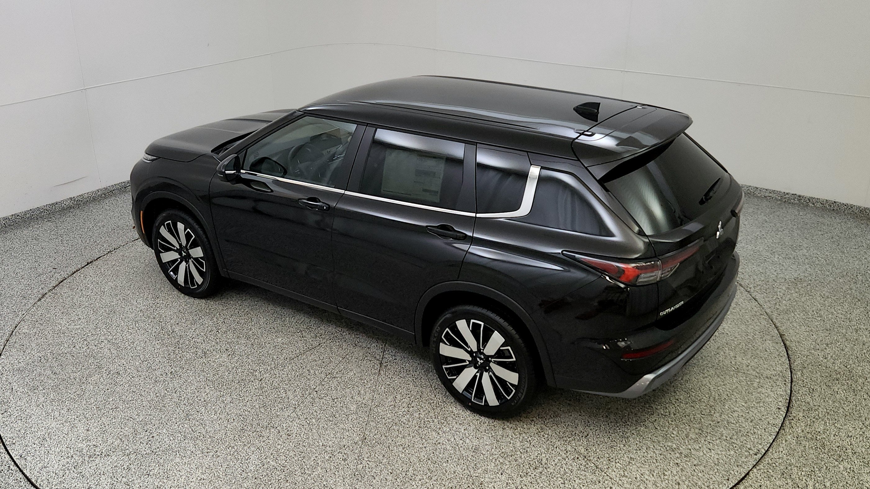 Used 2025 Mitsubishi Outlander SE AWD/4WD image 3