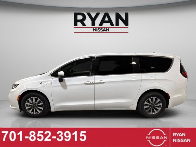 Used 2023 Chrysler Pacifica Touring-L image 6