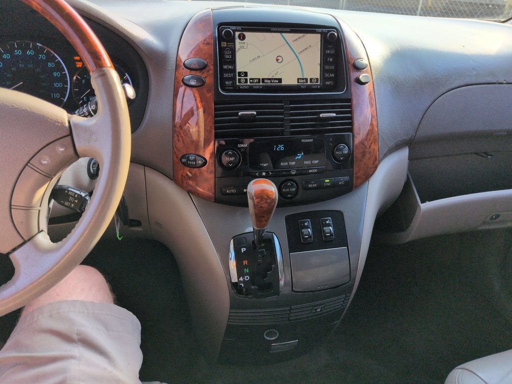 Used 2009 Toyota Sienna XLE FWD image 18