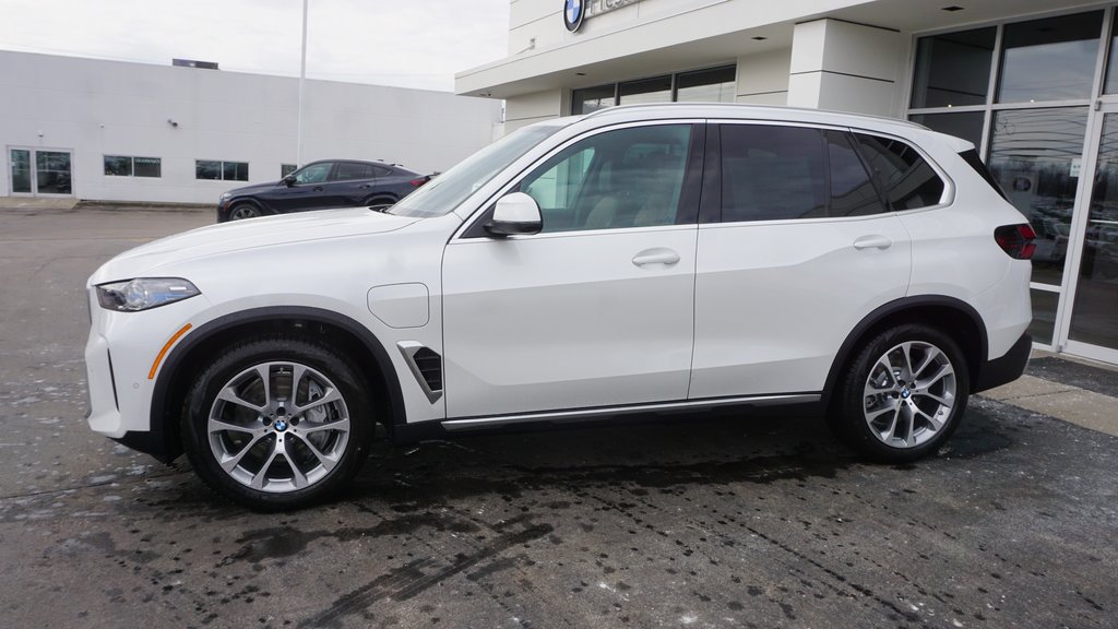 Used 2026 BMW X5 xDrive50e AWD/4WD image 2